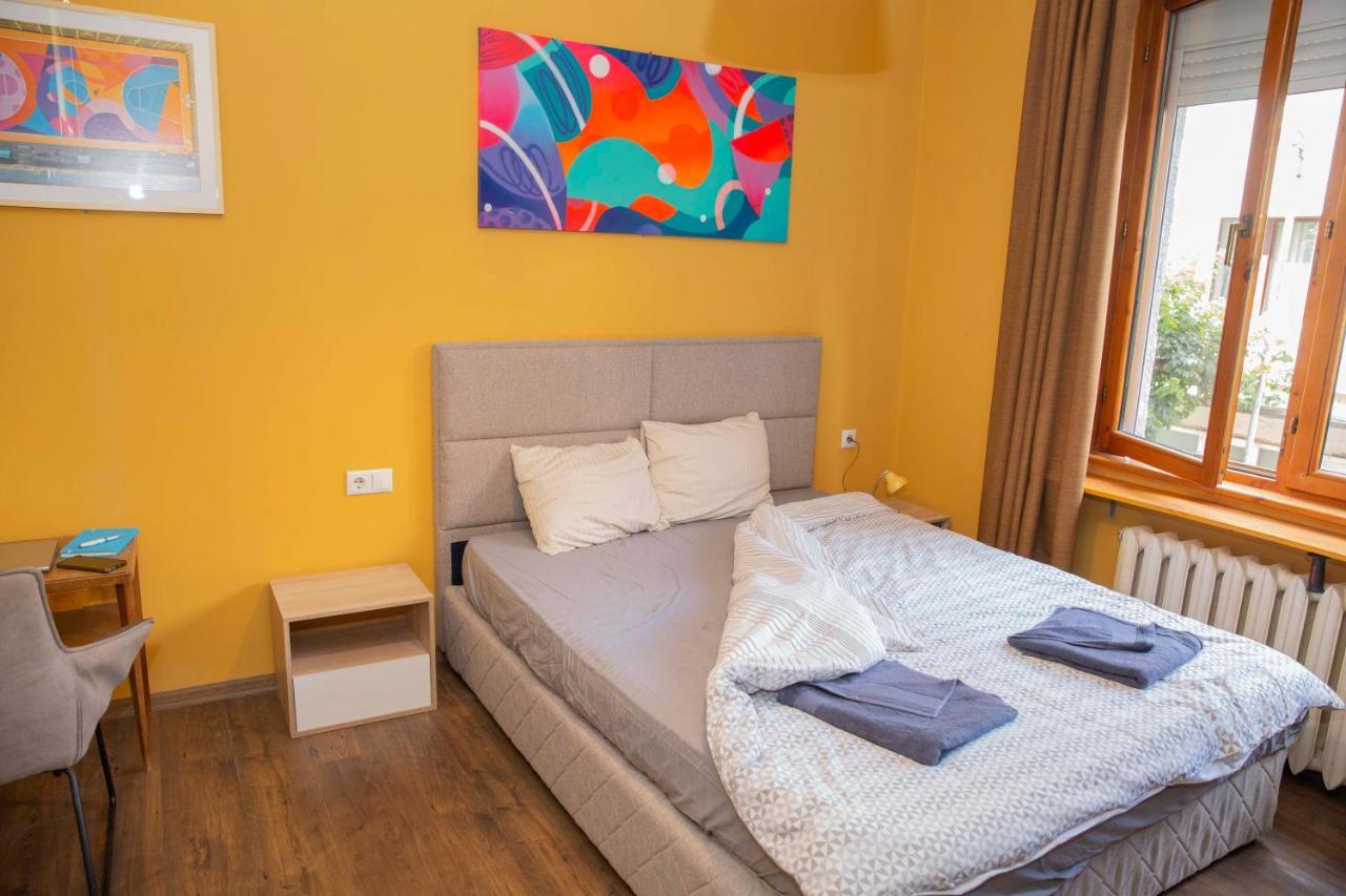 Central Sofia 3-Bedroom Apartment - Urban Art Gallery - Free Parking! Sófia Exterior foto