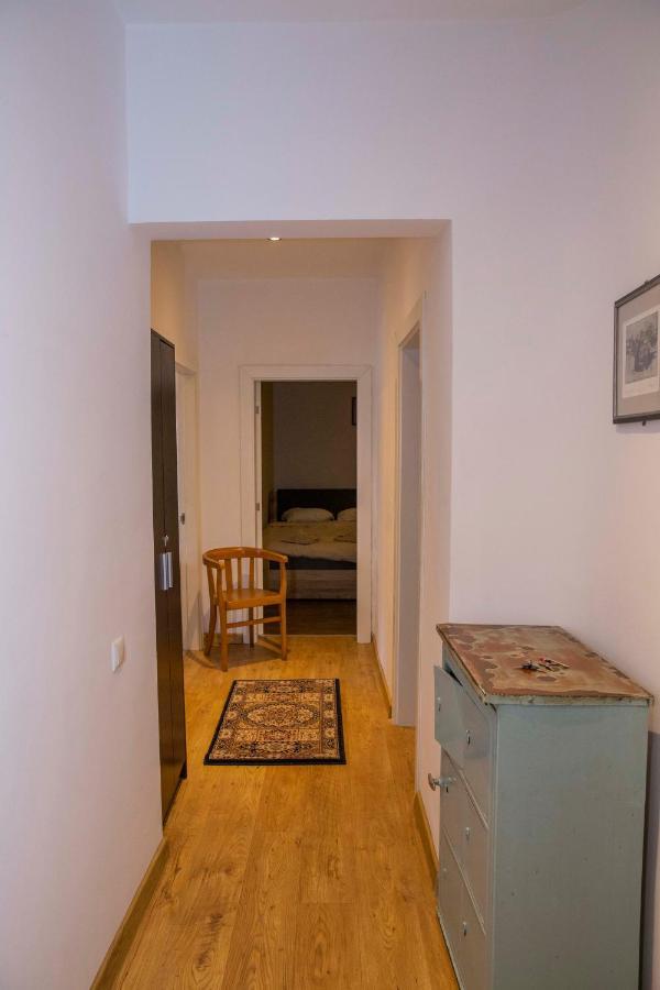 Central Sofia 3-Bedroom Apartment - Urban Art Gallery - Free Parking! Sófia Exterior foto
