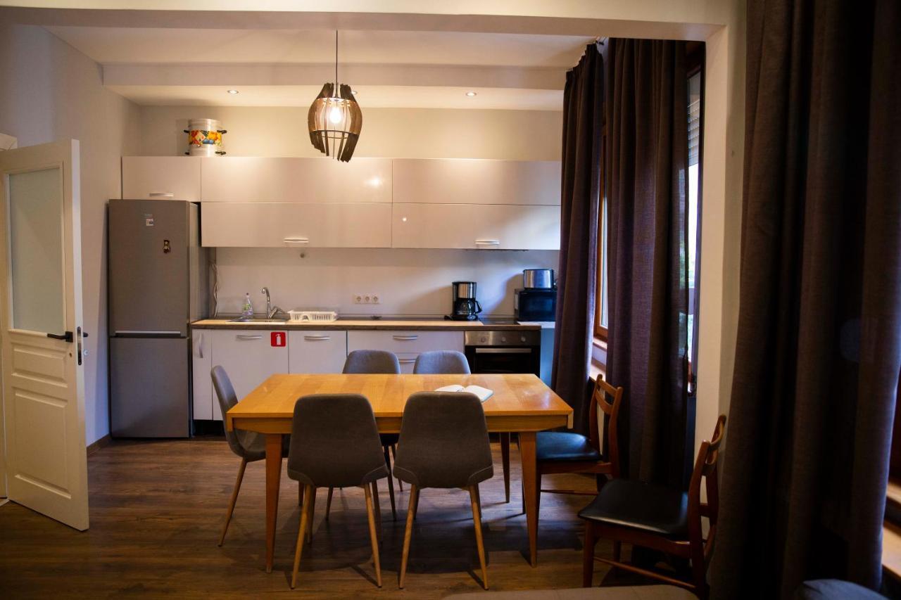 Central Sofia 3-Bedroom Apartment - Urban Art Gallery - Free Parking! Sófia Exterior foto