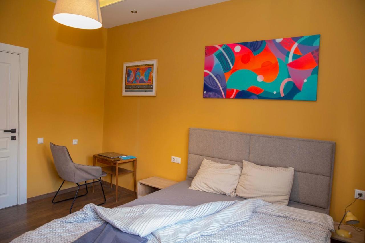 Central Sofia 3-Bedroom Apartment - Urban Art Gallery - Free Parking! Sófia Exterior foto