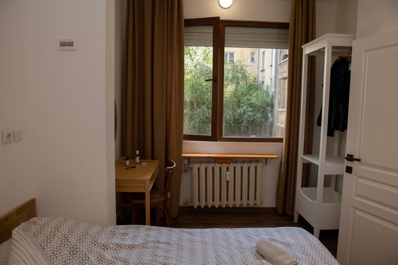 Central Sofia 3-Bedroom Apartment - Urban Art Gallery - Free Parking! Sófia Exterior foto