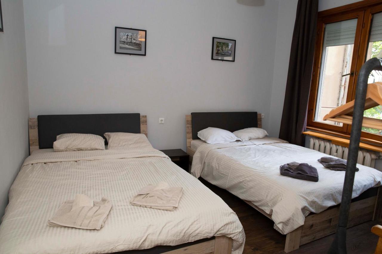 Central Sofia 3-Bedroom Apartment - Urban Art Gallery - Free Parking! Sófia Exterior foto