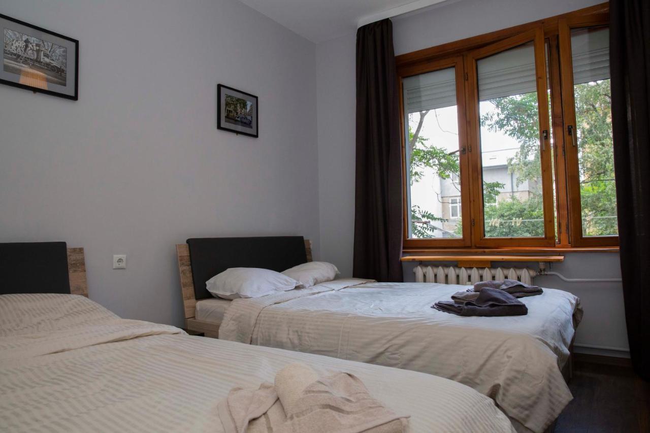 Central Sofia 3-Bedroom Apartment - Urban Art Gallery - Free Parking! Sófia Exterior foto